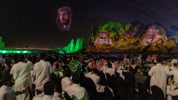 Kim demiş Kemalizm "kültür ihracı" yapmıyor diye: Suudilerden hologram putçuluğu!