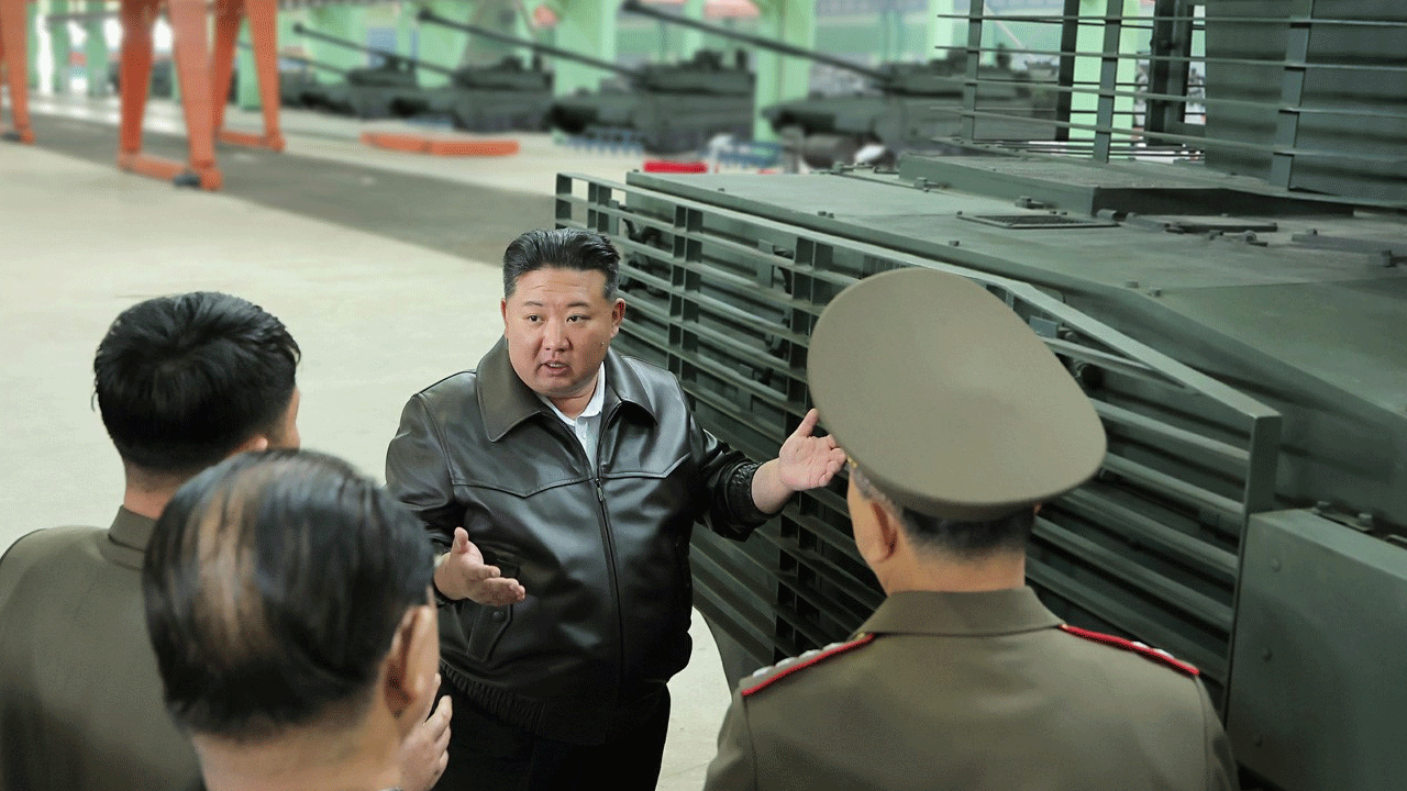 Foto - Kim Jong Un tank fabrikasına öyle bir talimat verdi ki... Uluslar arası yaptırımlar sökmedi!