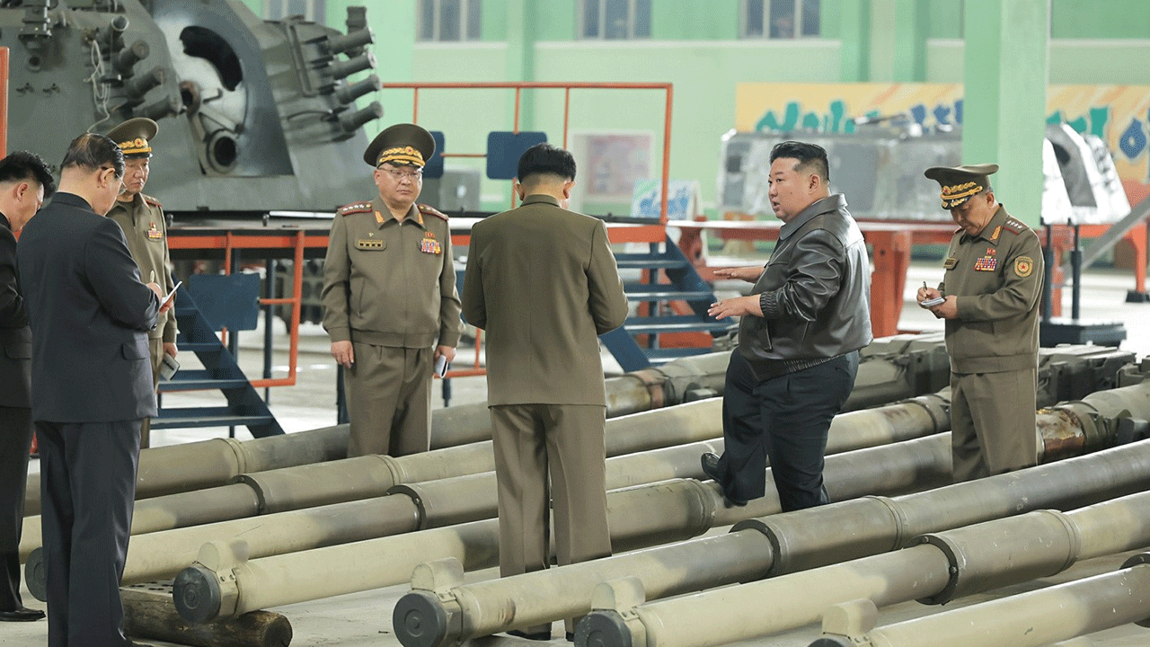 Foto - Kim Jong Un tank fabrikasına öyle bir talimat verdi ki... Uluslar arası yaptırımlar sökmedi!