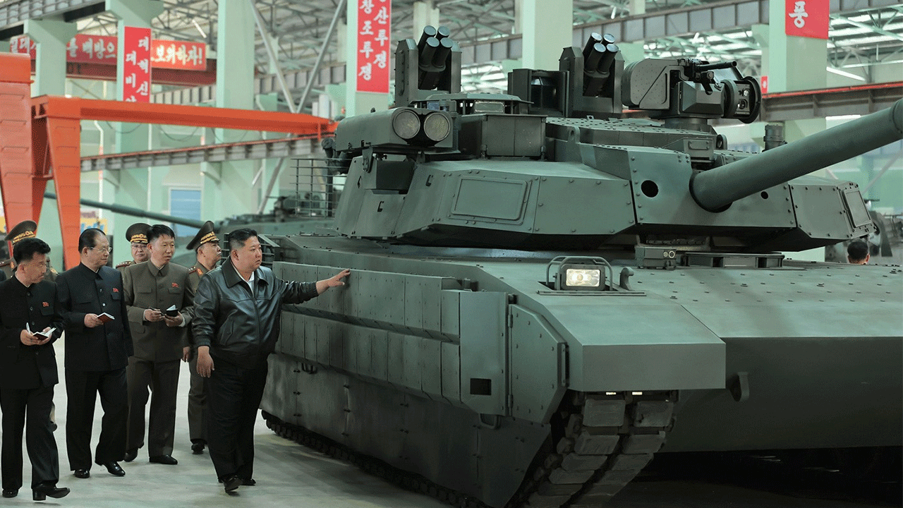 Foto - Kim Jong Un tank fabrikasına öyle bir talimat verdi ki... Uluslar arası yaptırımlar sökmedi!