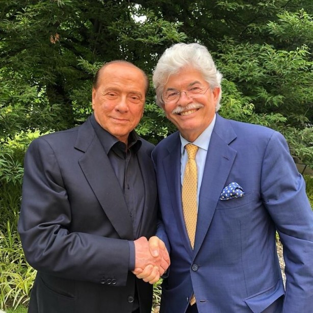 Foto - Yakın dostu açıkladı: Kim'in durumu çok kötüydü! Kim Jong-un'un yakın arkadaşı olan İtalyan politikacı Antonio Razzi, Kim'in sağlık durumuyla ilgili flaş açıklamalar yaptı. Antonio Razzi, Berlusconi hükümetinde görev yapmıştı. Kuzey Kore'ye ilgisiyle bilinen bir İtalyan politikacıdır. Kim Jong-un'un durumunun ciddi olduğunu söyleyen Antonio Razzi;