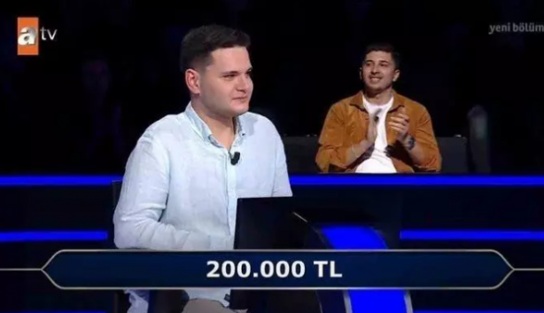 Foto - Kim Milyoner Olmak İster'de 1 milyonluk soru açıldı! Yarışmacının aldığı karar izleyenleri şaşkına çevirdi
