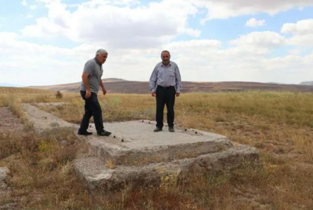 Foto - Kim neden, ne için yapar bunu? Petrol fışkıran kuyulara beton döküldü
