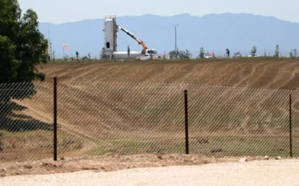 Foto - Kim neden, ne için yapar bunu? Petrol fışkıran kuyulara beton döküldü