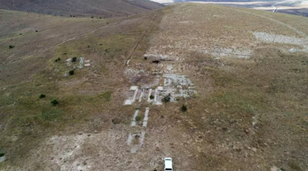 Foto - Kim neden, ne için yapar bunu? Petrol fışkıran kuyulara beton döküldü