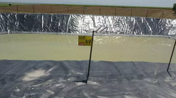 Foto - Kim neden, ne için yapar bunu? Petrol fışkıran kuyulara beton döküldü