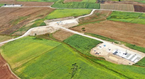 Foto - Kim neden, ne için yapar bunu? Petrol fışkıran kuyulara beton döküldü