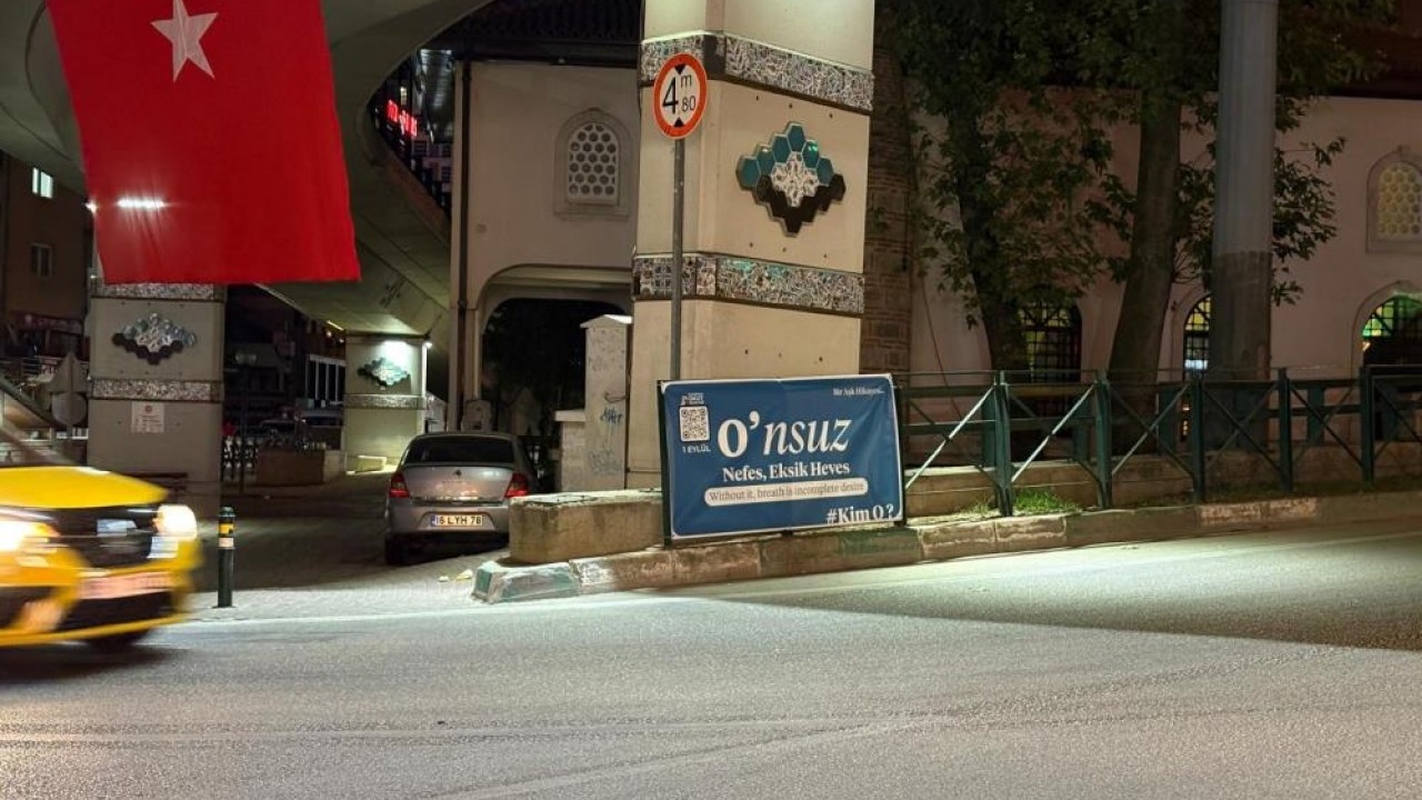 Foto - ‘Kim O?’ deyip tarih verdiler! Bursa'da esrarengiz pankartlar