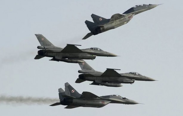 Foto - Kim sallar sizi! İngiltere savaş uçağı kaldırıp haber bile vermedi