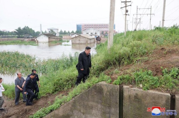 Foto - Kim'den akılalmaz karar! Sel felaketi oldu, 30 kişiyi astırdı