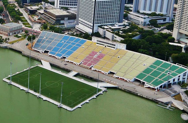 Foto - Kimi dağın tepesinde kimi denizin üzerinde! Dünyanın en ilginç halı sahaları
