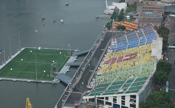 Kimi dağın tepesinde kimi denizin üzerinde! Dünyanın en ilginç halı sahaları