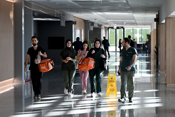 Foto - Kimileri heykel diker kimleri eser diker! İzmir'e muhteşem sağlık üssü: Bayraklı Şehir Hastanesi