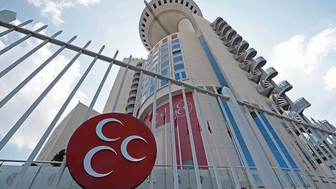 'Kimse beni susturamayacak' dedi! MHP'den istifa etti