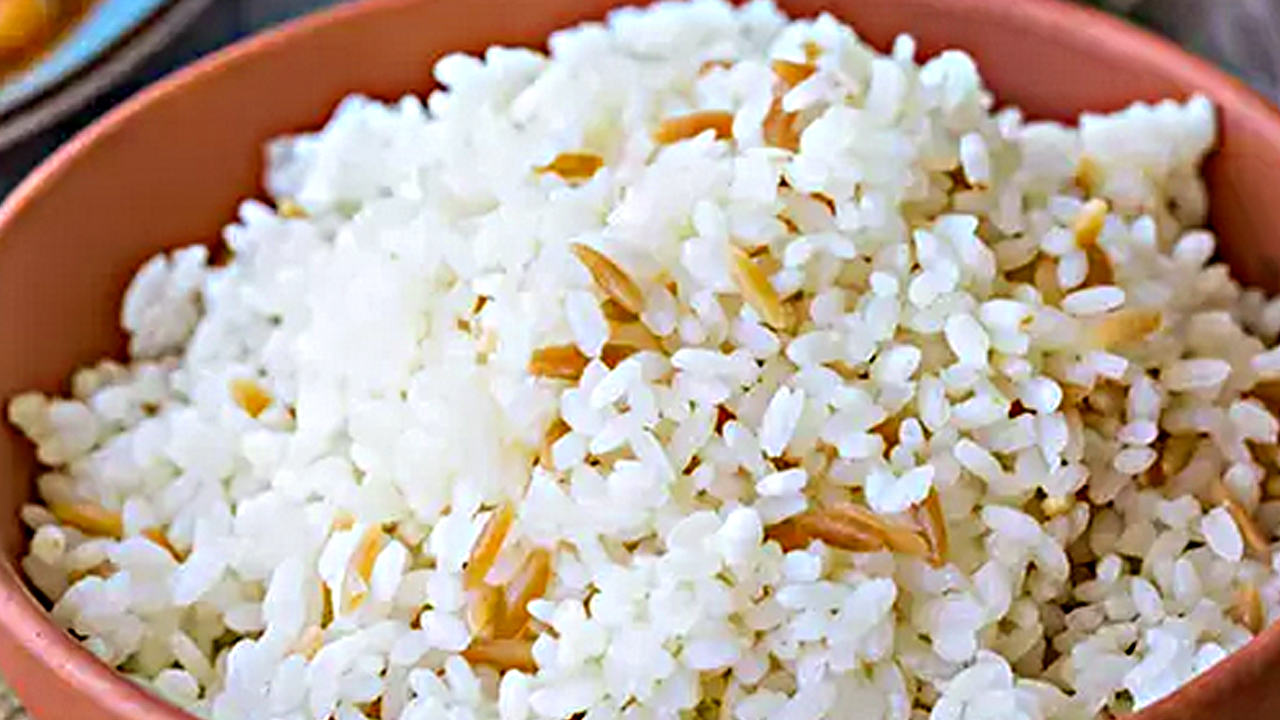 Foto - Kimse bilmiyor, pilavınız tane tane dökülecek! Pilav tutkunları: Tek bir küp yeterli, cam gibi parlıyor! Bunu yapalım