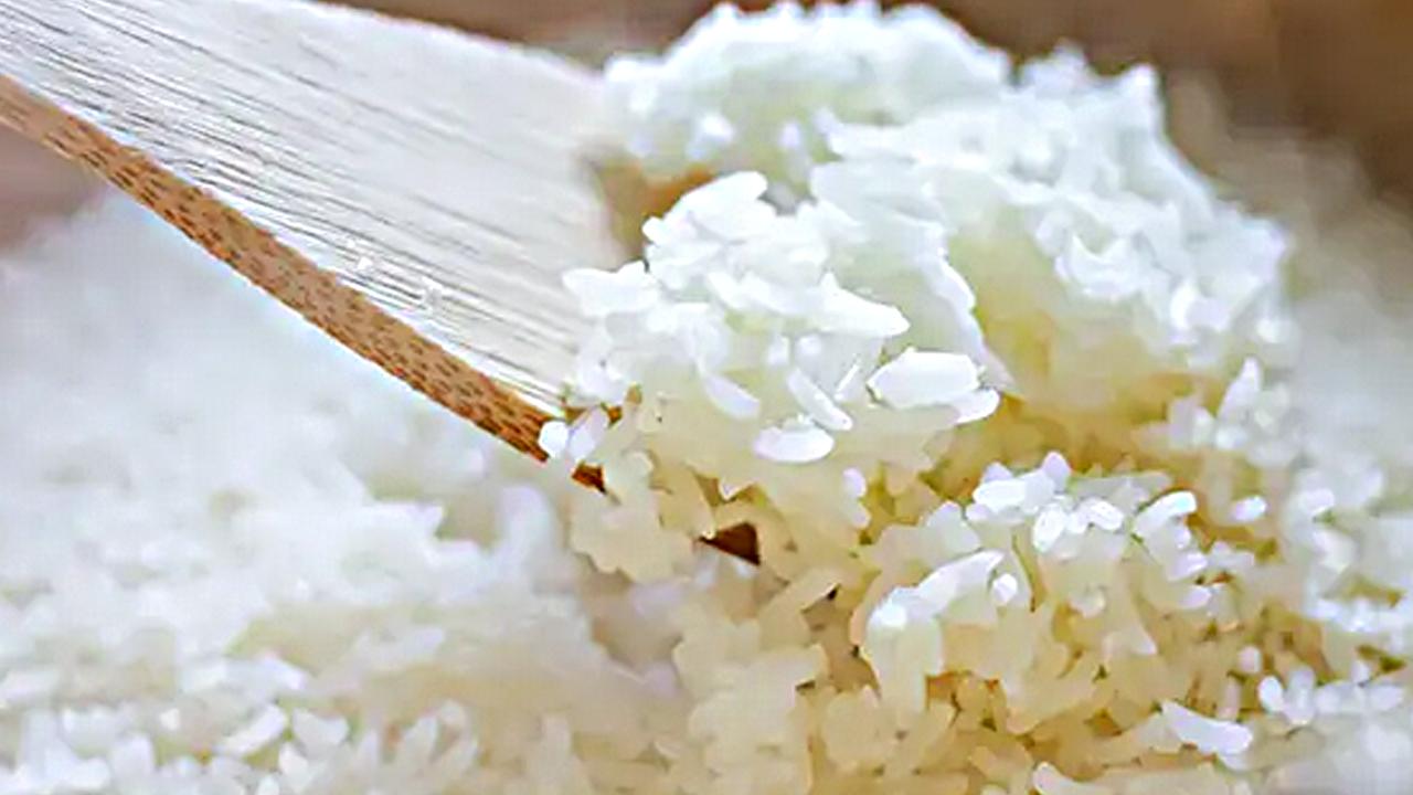 Foto - Kimse bilmiyor, pilavınız tane tane dökülecek! Pilav tutkunları: Tek bir küp yeterli, cam gibi parlıyor! Bunu yapalım