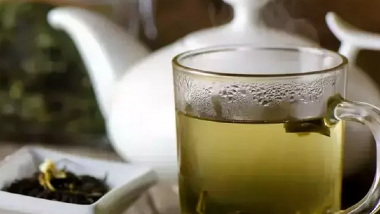 Kimse bu faydasını bilmiyordu! Gün içerisinde bardak bardak için: Cildinizi bebek gibi yapıyor, kimyasallara gerek yok ki...