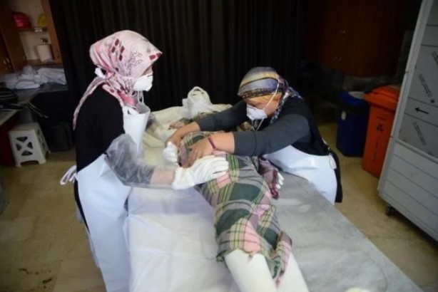 Foto - Kimse bunu beklemiyordu! Koronalı cesetleri silikonlayıp...
