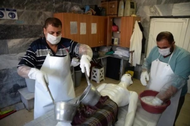 Foto - Kimse bunu beklemiyordu! Koronalı cesetleri silikonlayıp...