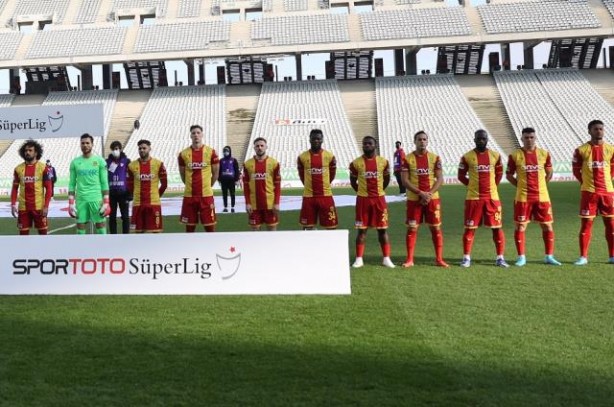 Foto - Kimse sebebini anlamadı! Süper Lig takımı 20 saniye boyunca hareketsiz bekledi!