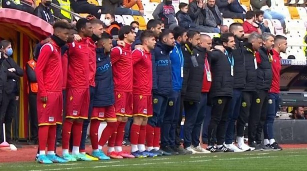Foto - Kimse sebebini anlamadı! Süper Lig takımı 20 saniye boyunca hareketsiz bekledi!