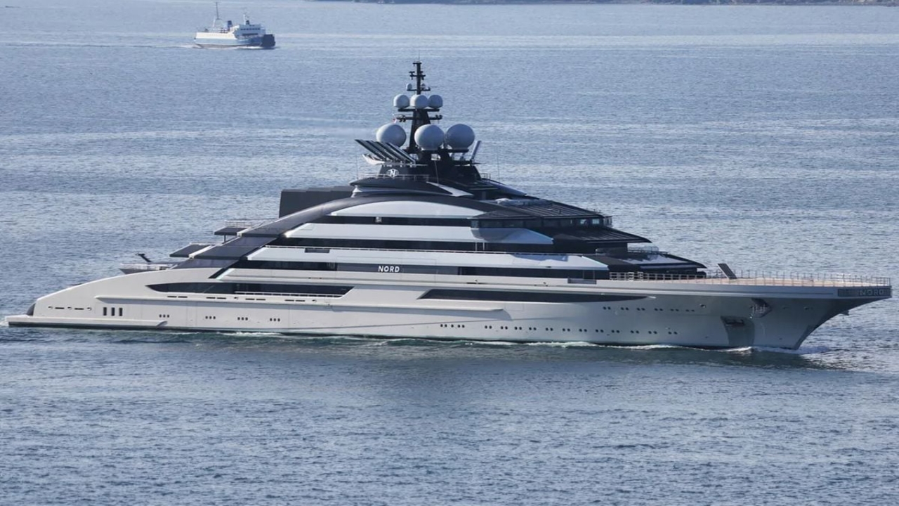 Kimsenin geçemediği Hürmüz’den 500 milyon dolarlık süper lüks yat geçti! Sahibini duyanlar şaşkınlığını gizleyemedi