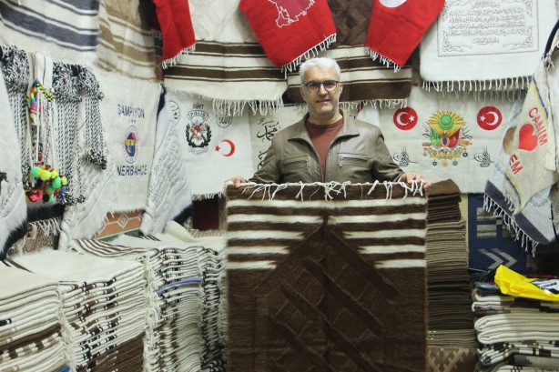 Foto - Kimsenin yüzüne bakmadığı mesleği yapmaya başladı! Şimdi dünyanın her yerine gönderiyor