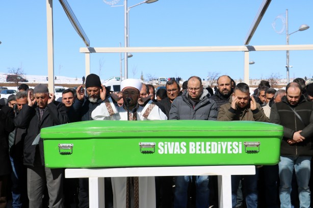 Kimsesiz depremzede Sivas’ta son yolculuğuna uğurlandı