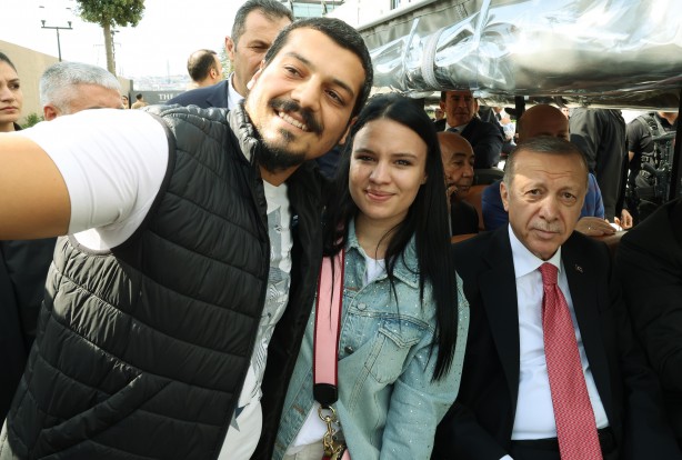 Foto - Kimseyi kırmadı! Başkan Erdoğan’dan selfie şov