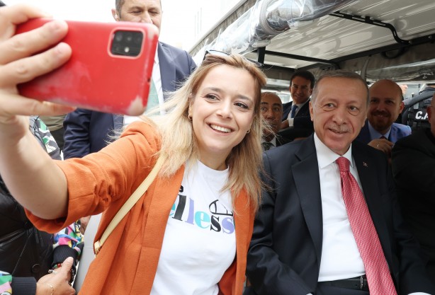 Foto - Kimseyi kırmadı! Başkan Erdoğan’dan selfie şov