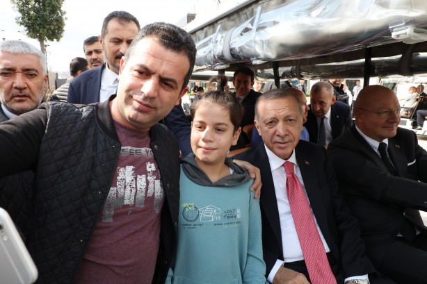 Foto - Kimseyi kırmadı! Başkan Erdoğan’dan selfie şov