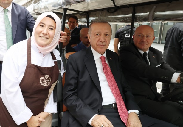 Foto - Kimseyi kırmadı! Başkan Erdoğan’dan selfie şov