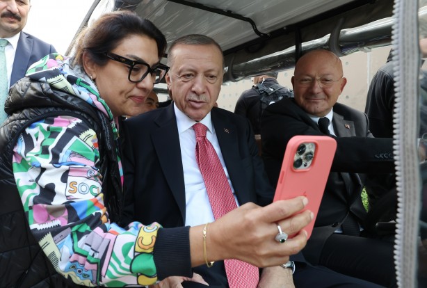 Foto - Kimseyi kırmadı! Başkan Erdoğan’dan selfie şov
