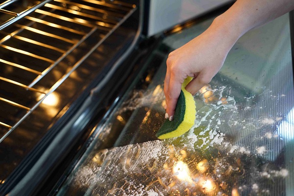 Foto - Kimyasal kullanmanıza gerek yok! Bu yöntemle fırınlar dakikalar içinde temizlenecek