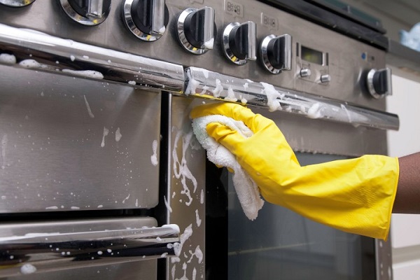 Foto - Kimyasal kullanmanıza gerek yok! Bu yöntemle fırınlar dakikalar içinde temizlenecek