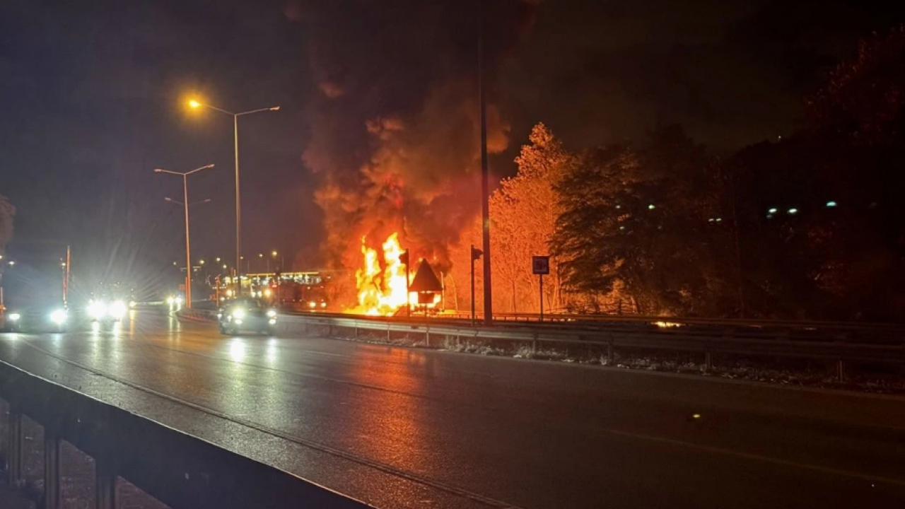 Kimyasal madde ve boya yüklüydü! 8 kilometre boyunca yanarak ilerledi