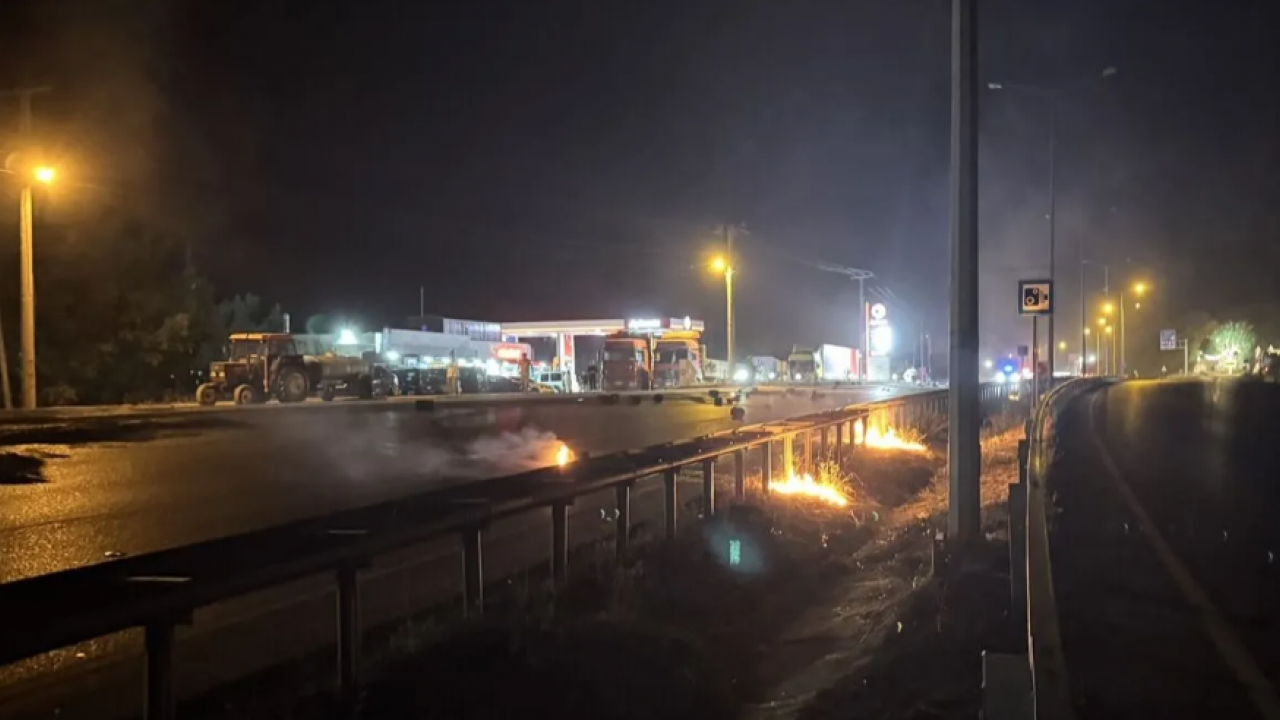 Foto - Kimyasal madde ve boya yüklüydü! 8 kilometre boyunca yanarak ilerledi