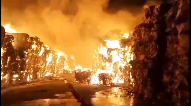 Foto - Kipaş Kağıt Fabrikası’ndaki yangın yeniden kontrolden çıktı