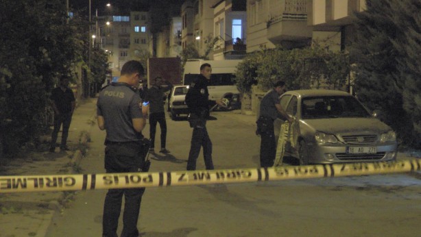 Foto - Kıraathanenin önünde silahlı saldırıya uğradı