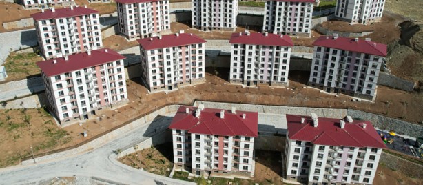 Foto - Kirada oturanlar gün geçmiyor ki yeni bir şokla karşılaşmasın! Bu kez bakın başları neyle dertte