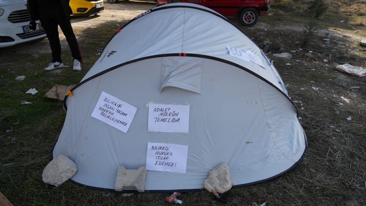 Foto - Kirası yükseltilince adliye önüne çadır kurdu! Görenler şaşırdı