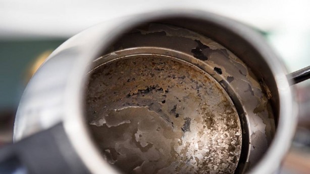 Foto - Kireç sorununa tek çözüm! Ev hanımlarının çilesi bitti! Tüm çaydanlıklar ayna gibi parlayacak