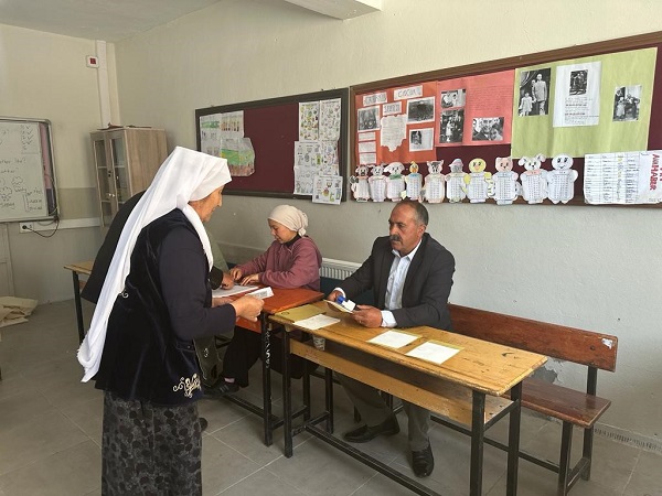 Foto - Kırgız Türkleri sandığa böyle gitti