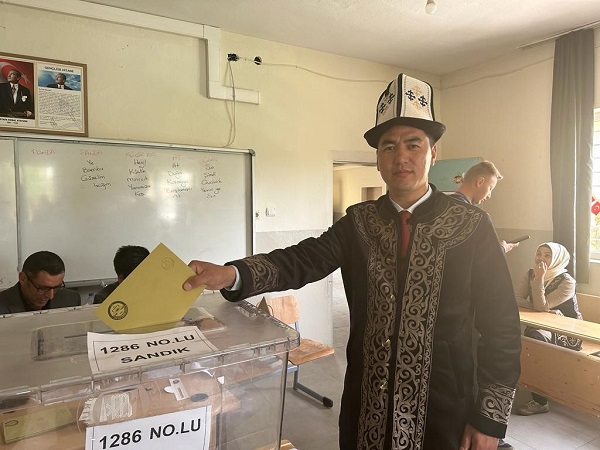 Kırgız Türkleri sandığa böyle gitti
