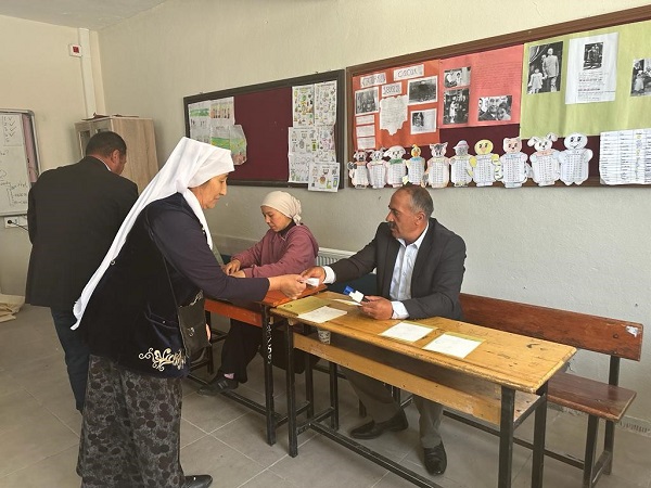 Foto - Kırgız Türkleri sandığa böyle gitti