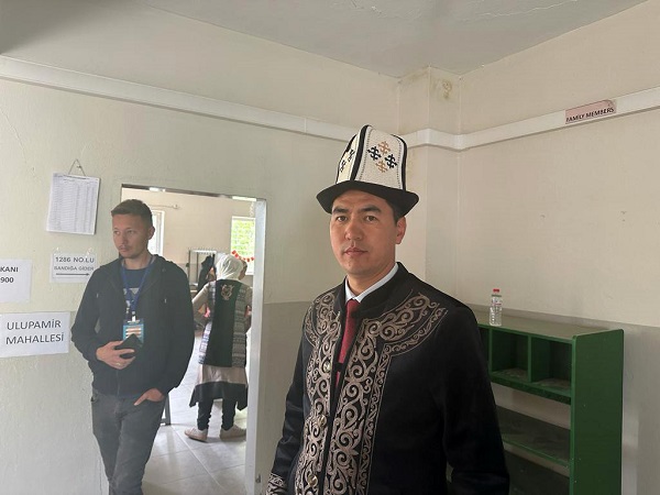 Foto - Kırgız Türkleri sandığa böyle gitti