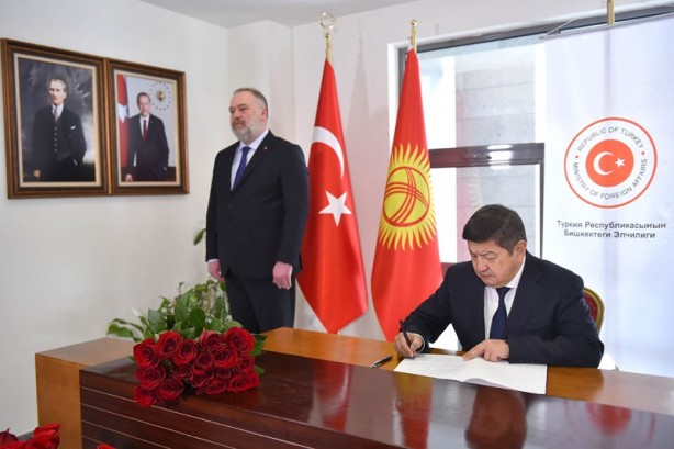 Foto - Kırgızistan camilerinde "asrın felaketi"nde hayatlarını kaybedenler için dualar okundu