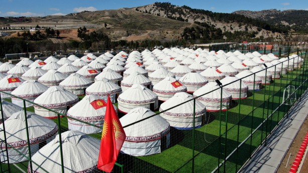 Foto - Kırgızistan Kahramanmaraş'a geleneksel kıl çadırları ‘Bozui'yi kurdu