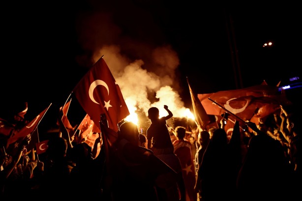 Foto - Kırıkkale'de bu evdeki eşyalar kendiliğinden tutuşuyor! Sadece bir şey yanmadı