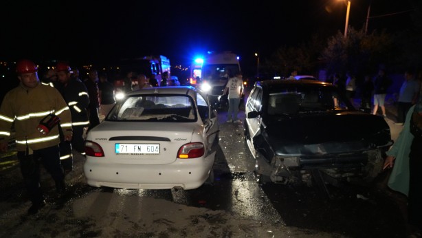 Kırıkkale'de iki otomobil çarpıştı